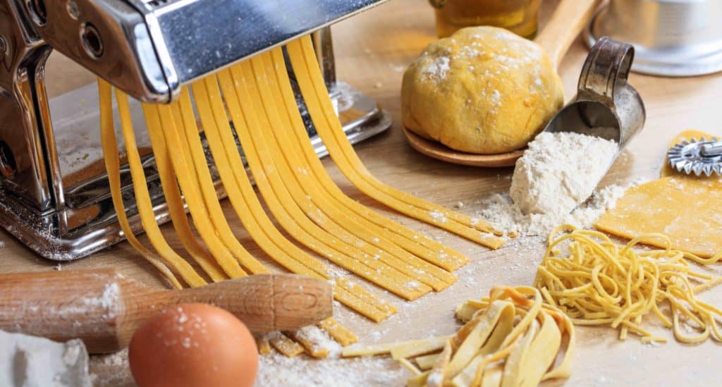 Pourquoi faire sécher les pâtes fraîches ? Gourmandises & Bavardages